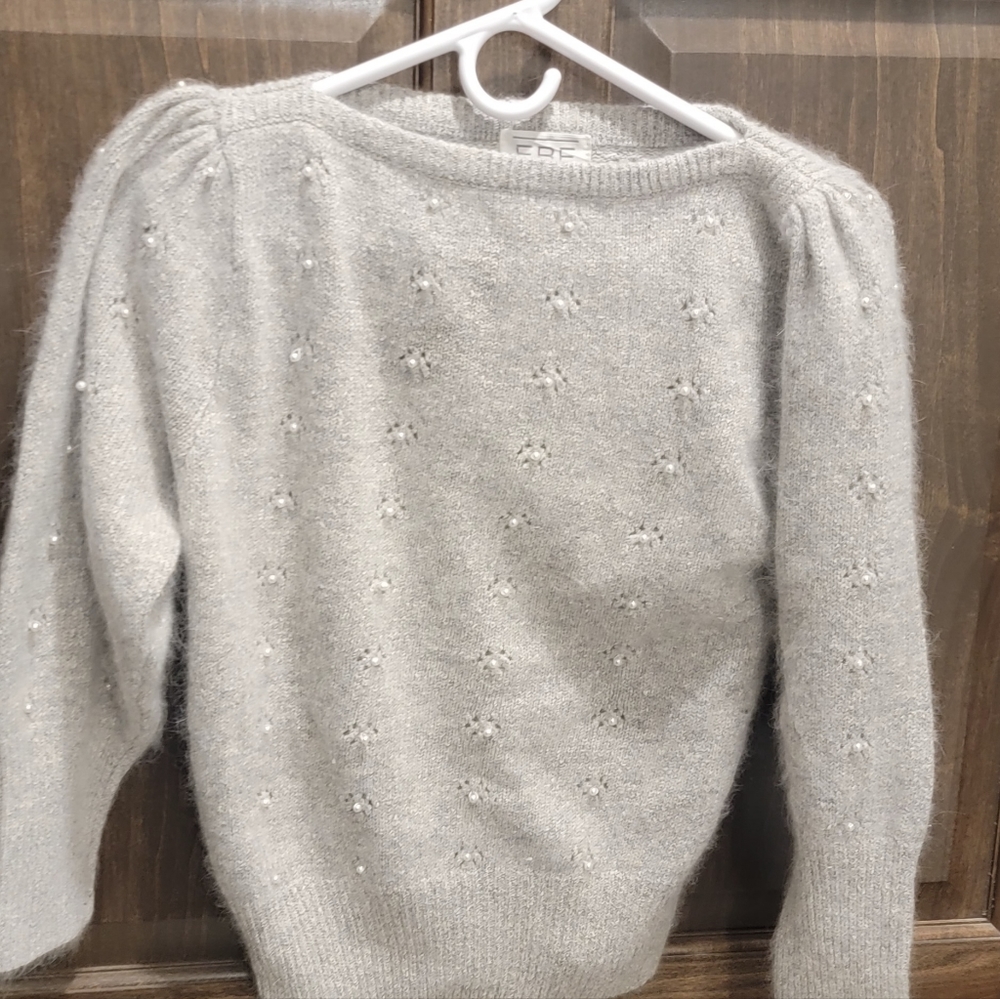FaBE 80's vintage sweater Grey with little pearls.  Soft with silk and angora